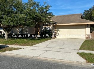 950 Crows Bluff Ln, Sanford, FL 32773