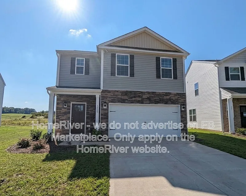3 bed, 2.0 bath, 2376 sqft, $2,425 — Photo 1