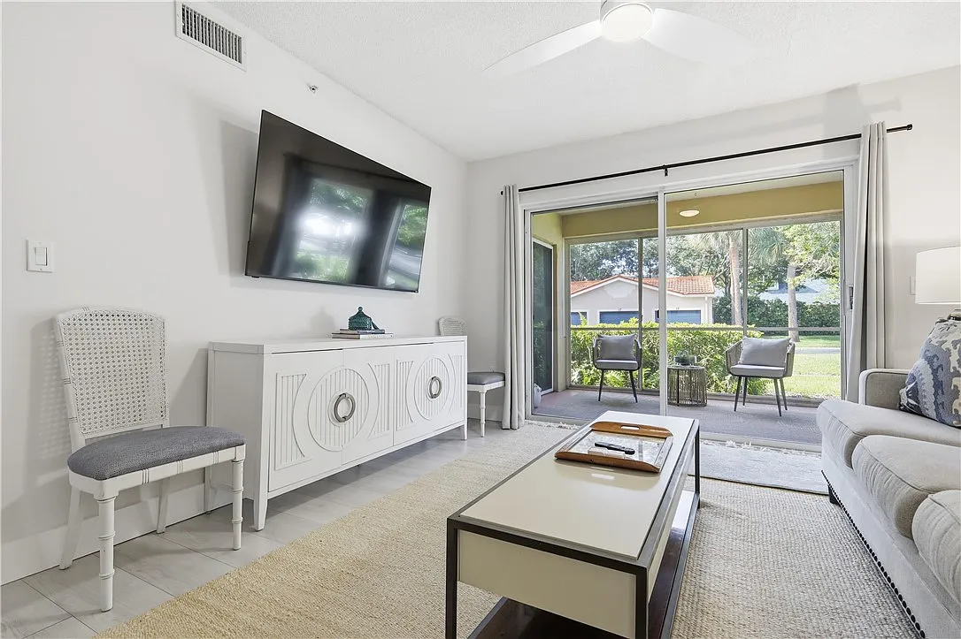3 bed, 1329 sqft, $2,450 — Photo 3