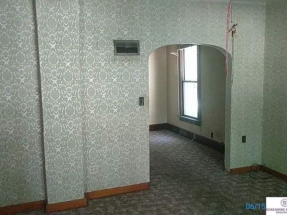 3rd image of 909 Avenue D