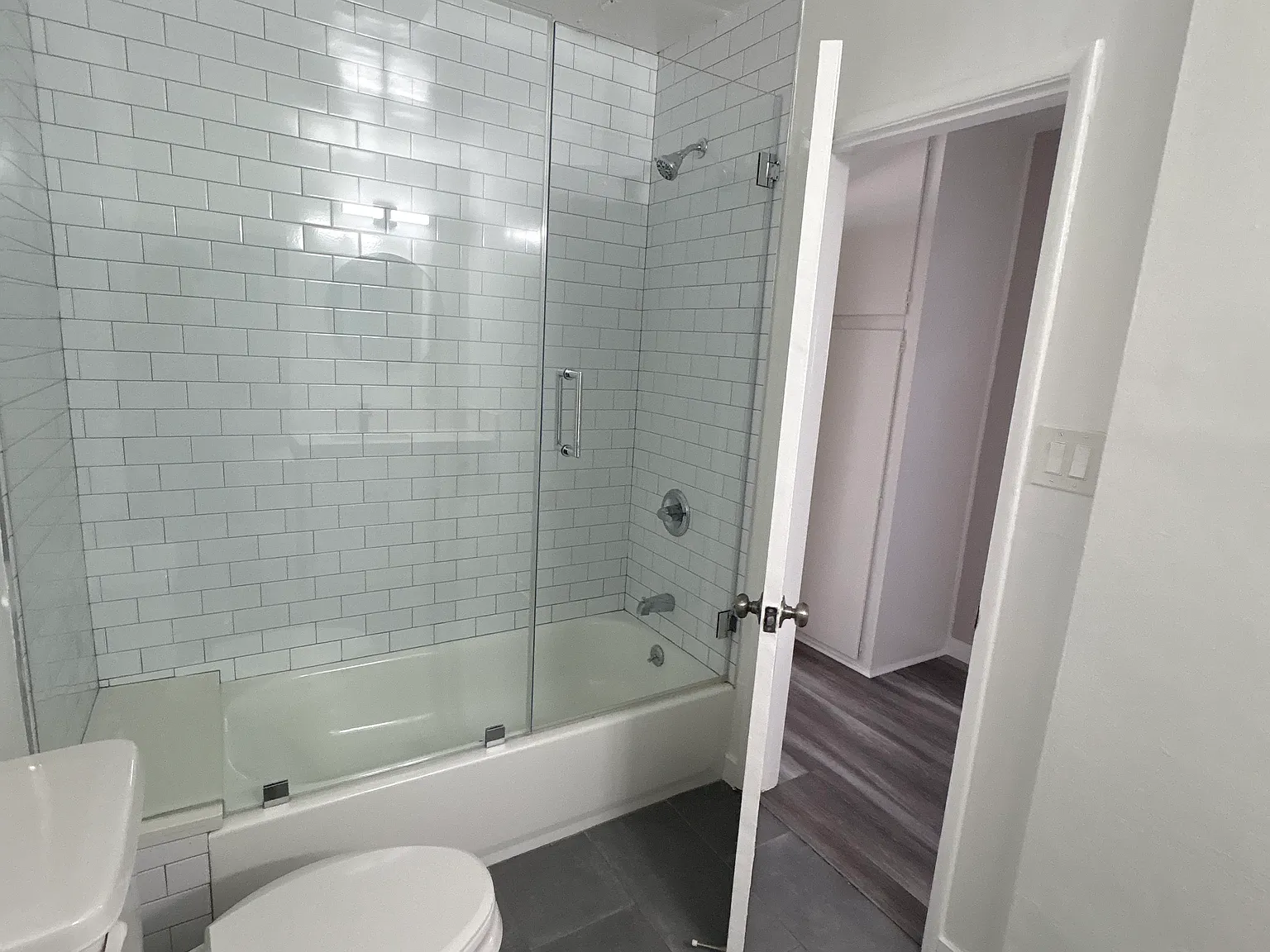 7254 Hollywood — Photo 3