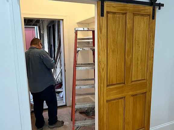 3rd image of 3700 N Paulina St APT 2