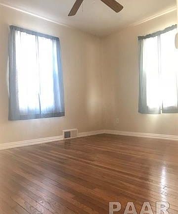 5th image of 1001 W Florence Ave