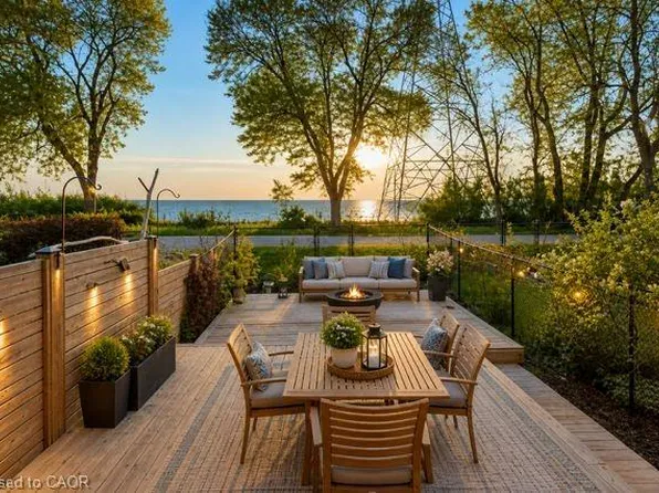 1069 Beach Blvd, Hamilton, ON L8H 6Z9