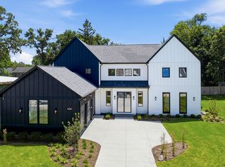 424 Forest Edge Dr, Glencoe, IL 60022