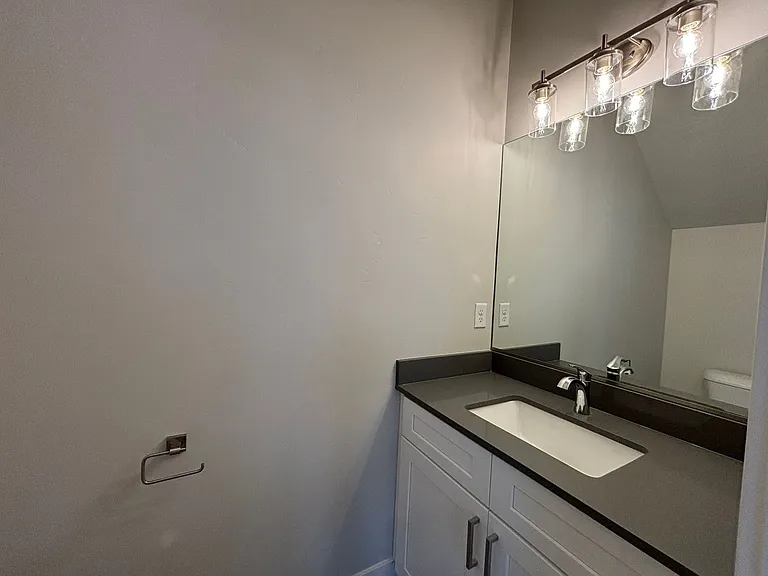 1085 S 4380 W — Photo 11