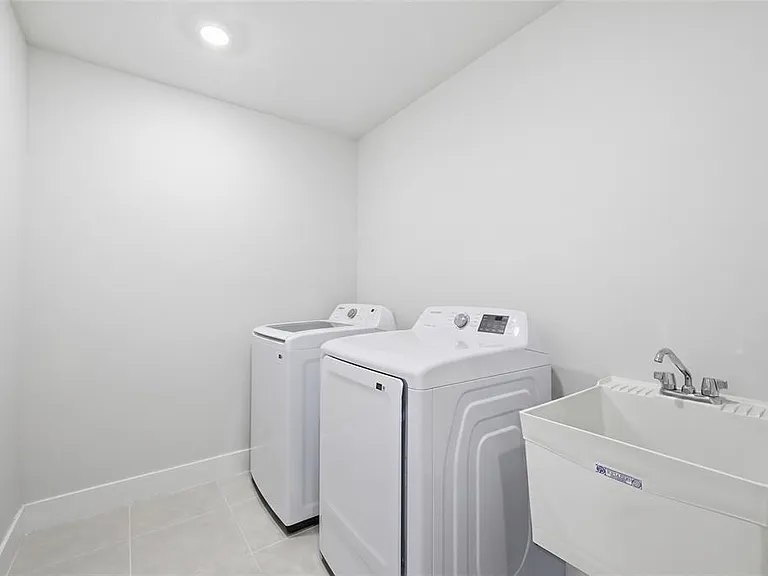 6917 Five Oaks Dr — Photo 26