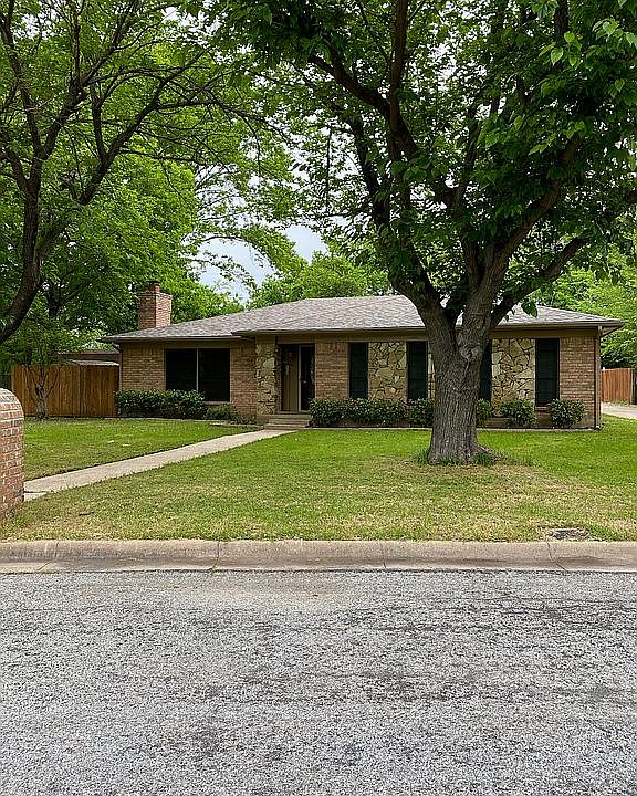 1st image of 2124 Woodhue Dr