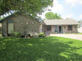 410 W Springdale Ln, Grand Prairie, TX 75052