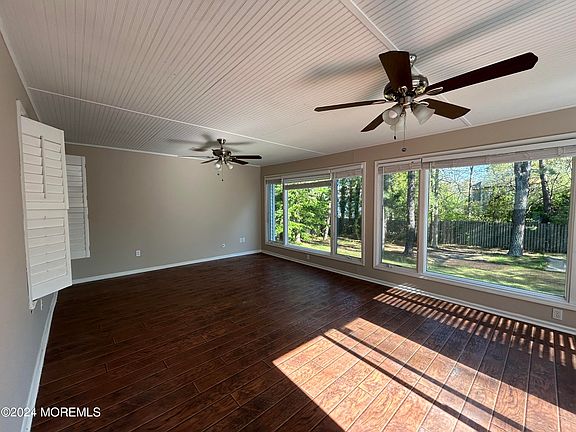5th image of 10 Laketree Court