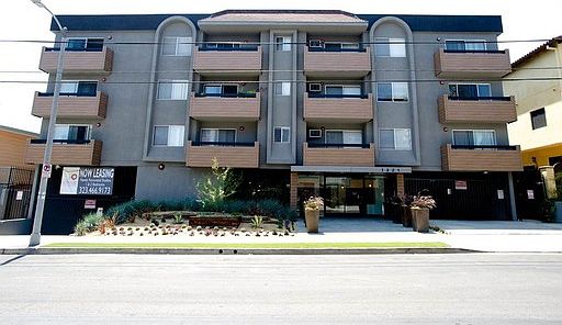 2nd image of 1321 N Sycamore Ave APT 106