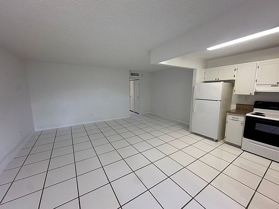 3rd image of 5831 SW 36th Ct APT 105