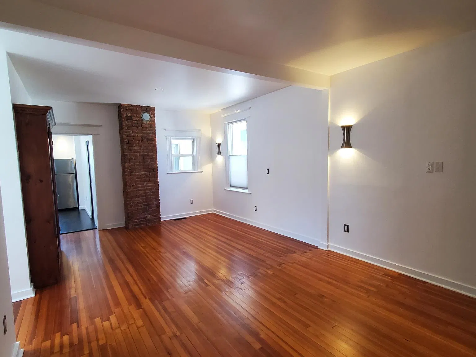 1025 Erie St — Photo 2