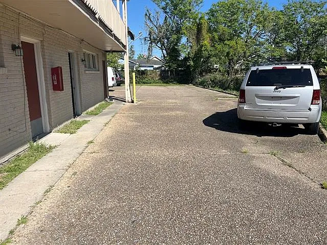 689 Central Ave #I — Photo 11