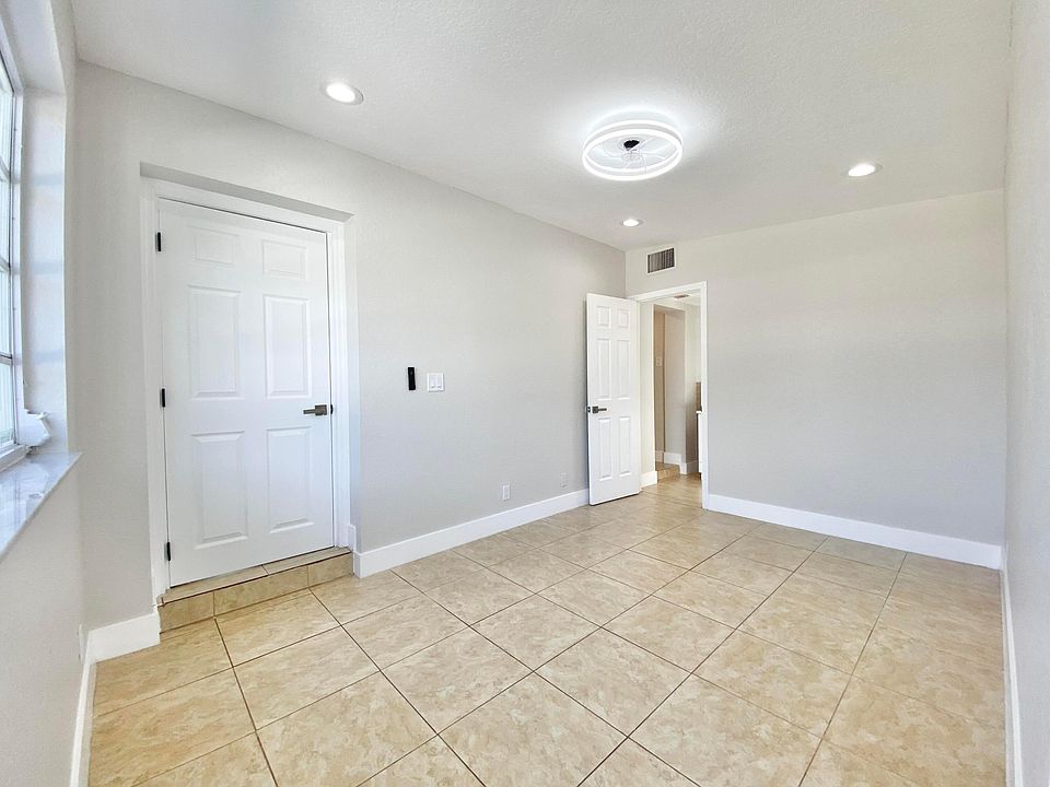 1st image of 4020 NE 12th Terrace