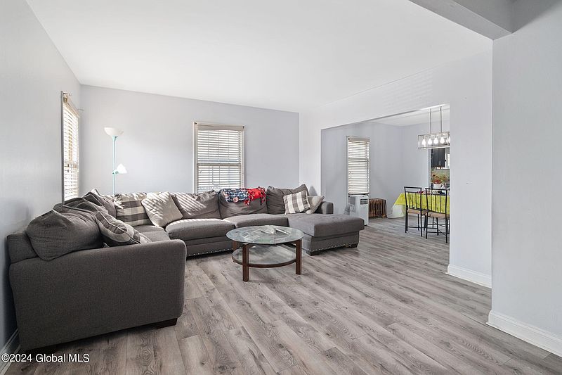 4th image of 2768 Edgewood Avenue