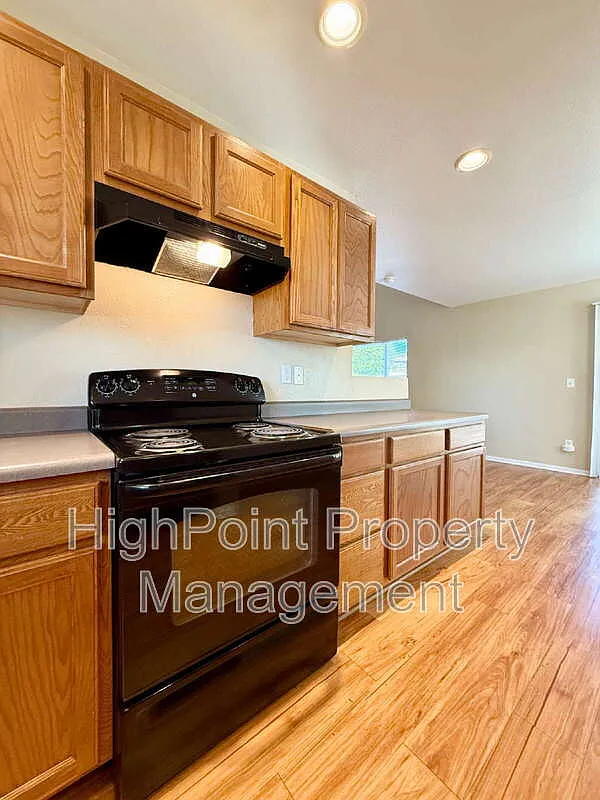3 bed, 2.5 bath, 1622 sqft, $2,700 — Photo 3