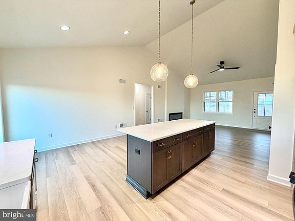 5th image of 663 Curtis Dr