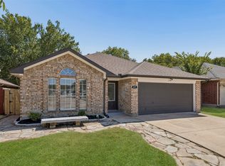 617 Forest Oaks Dr, Grand Prairie, TX 75052
