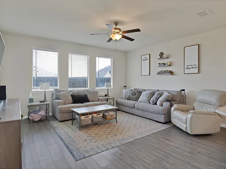 621 Ridgeback Trl — Photo 8
