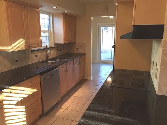 3rd image of 2812 Norwood Ln