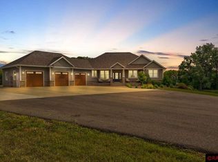 61704 215th St, Eagle Lake, MN 56024