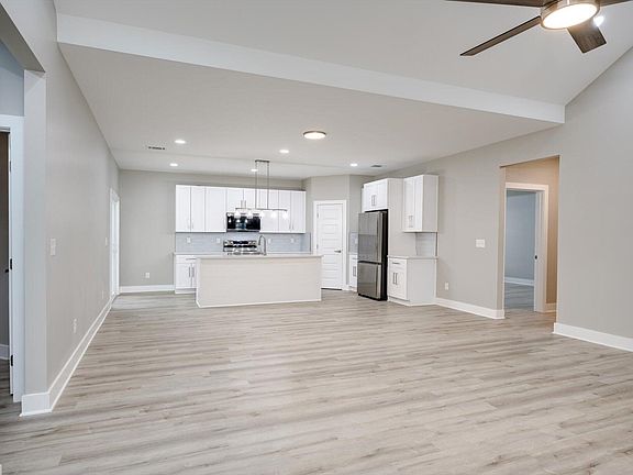 4th image of 4358 Creekview Drive