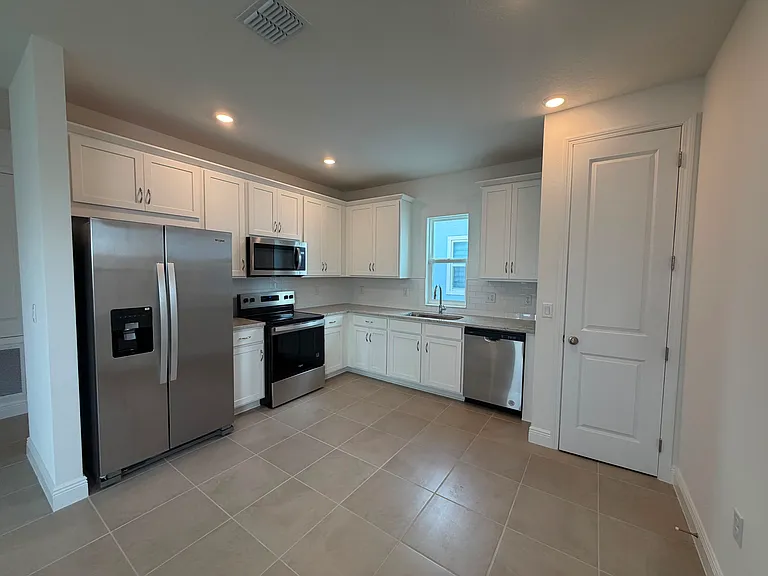 9945 Peebles St — Photo 5