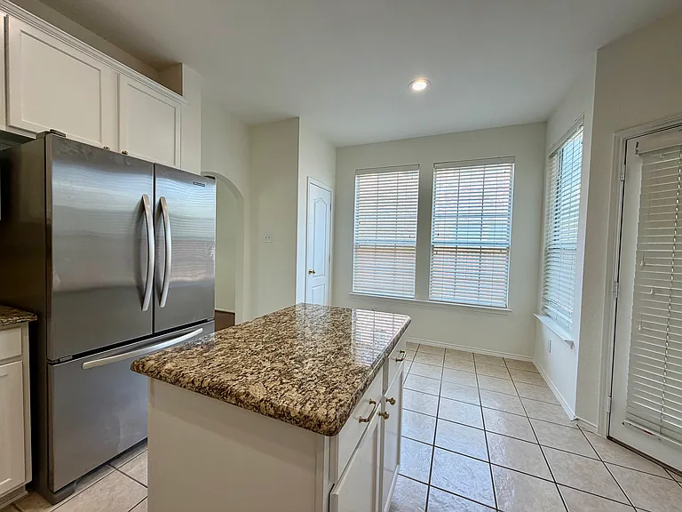 516 Hawken Dr — Photo 8