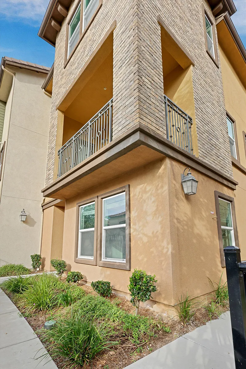 Building Photo - 311 Mission Terrace Ave #311