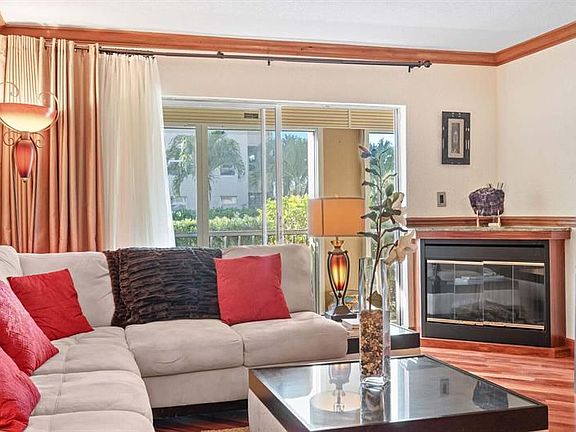 4th image of 950 Ponce De Leon Rd APT 109