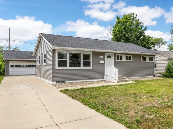 4317 Benton St NE, Cedar Rapids, IA 52402