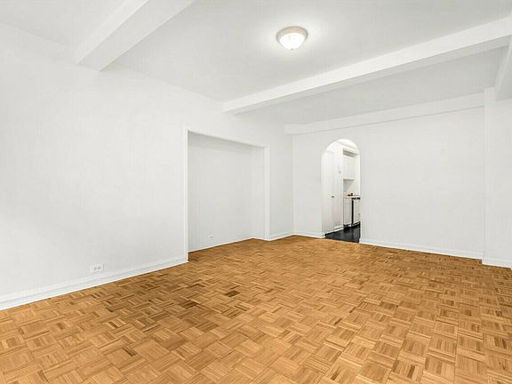 3rd image of 307 E 44th St APT 1018