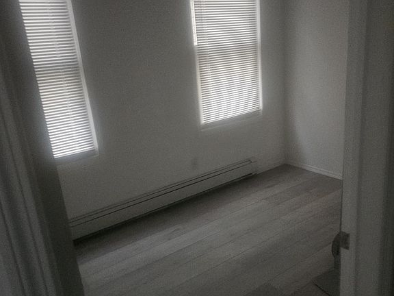 3rd image of 90-18 Park Ln S #2