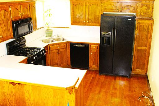 3rd image of 1749 SE Embassy Dr