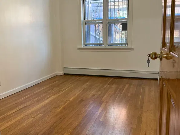 (undisclosed Address), College Pt, NY 11356