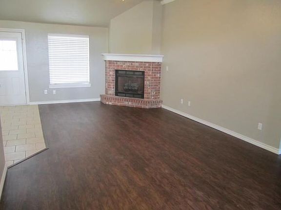 3rd image of 704 N Markwell Ave