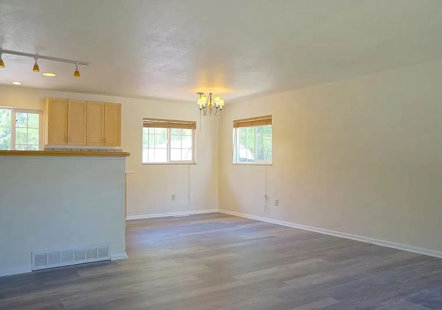 3 bedroom home in Louisville — Photo 3