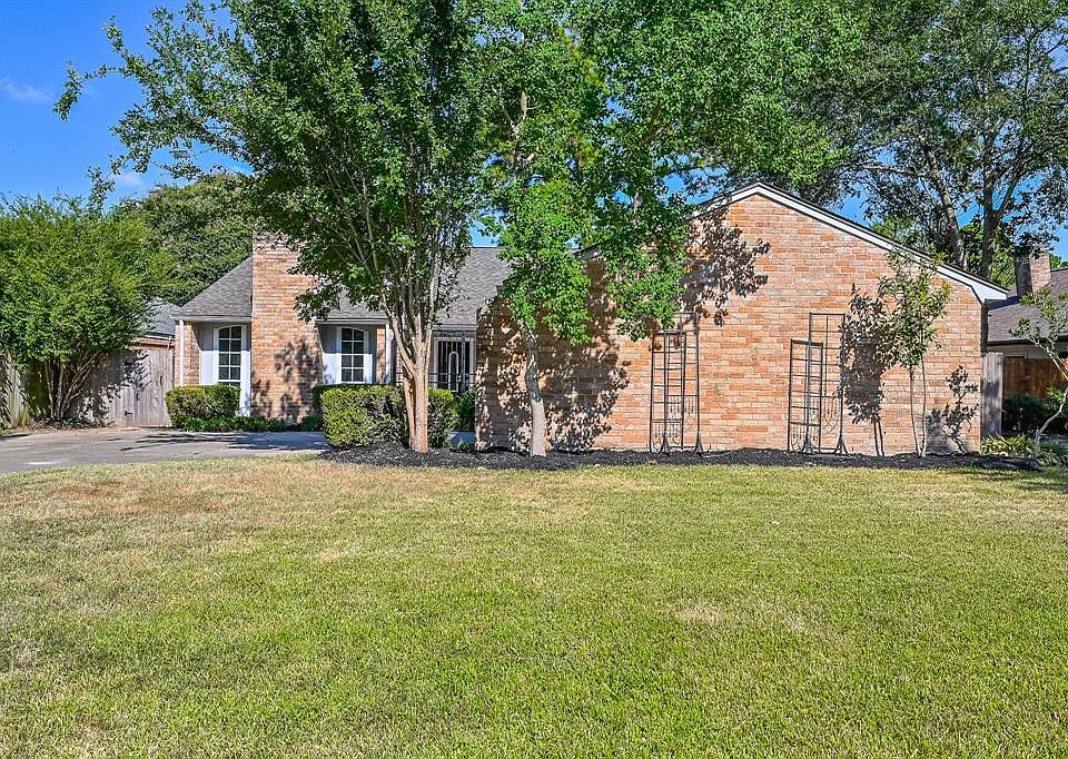 1st image of 1014 Oxborough Dr