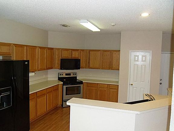 5th image of 4444 Park Creek Ct