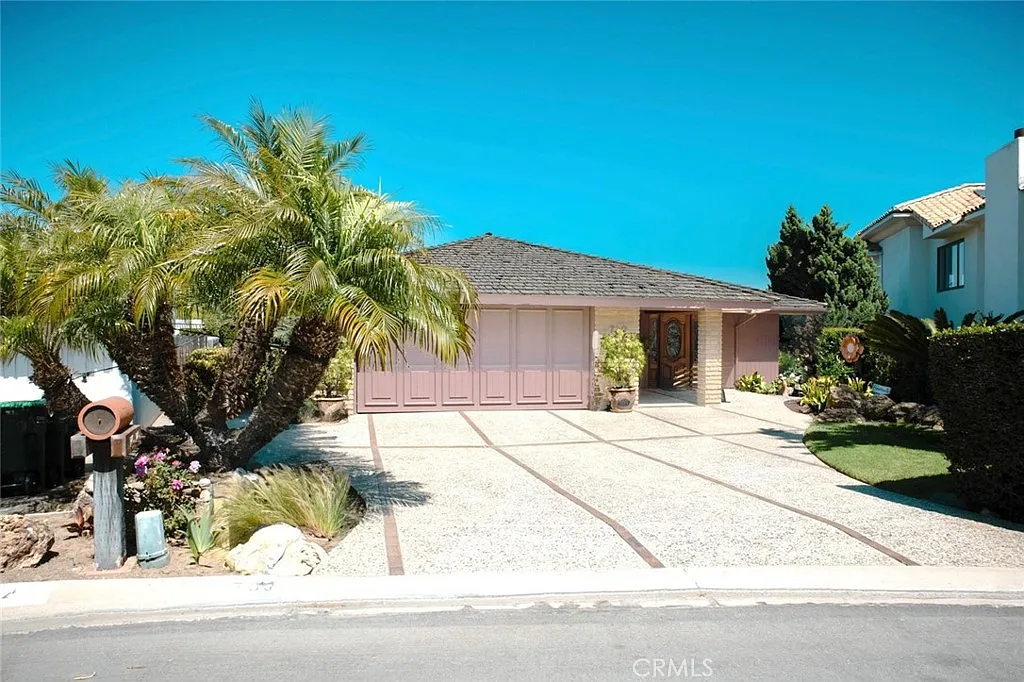3 bed, 3.5 bath, 2576 sqft, $8,895 — Photo 3