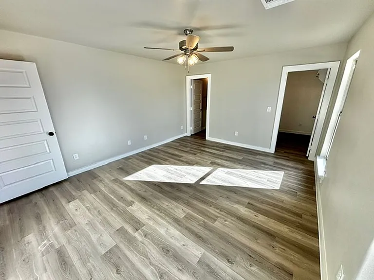 2612 Tiffin Ave — Photo 8