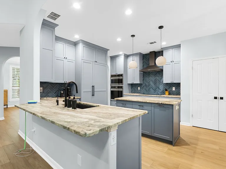 1318 Barton Crk — Photo 9