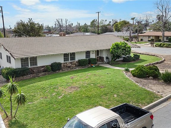 3rd image of 5818 N Sycamore Ave