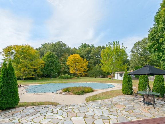 4th image of 10 Boyd Dr
