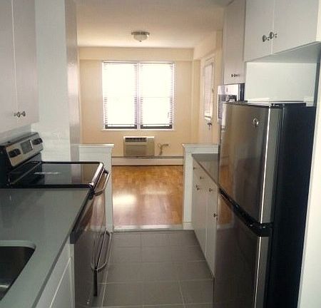 3rd image of 9838 99th St #17D