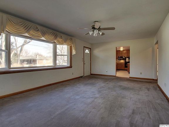 3rd image of 700 S Hilltop Dr