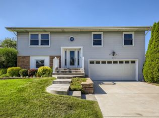 1694 Kingsdale Rd, Hoffman Estates, IL 60169