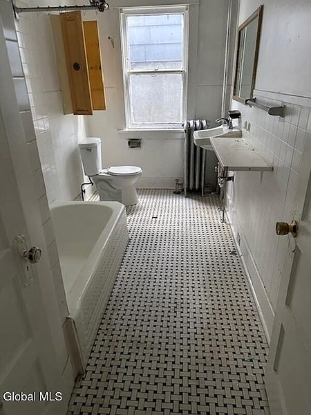 3rd image of 866 Madison Avenue
