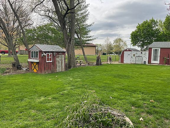 4th image of 318 Saint Clair Dr
